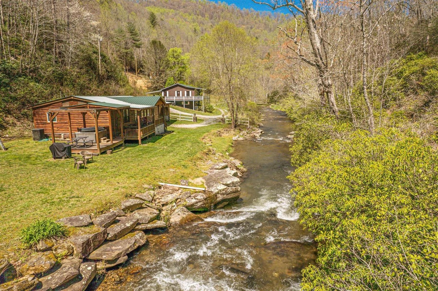 Waterfall Hideaway Bryson City Exterior photo