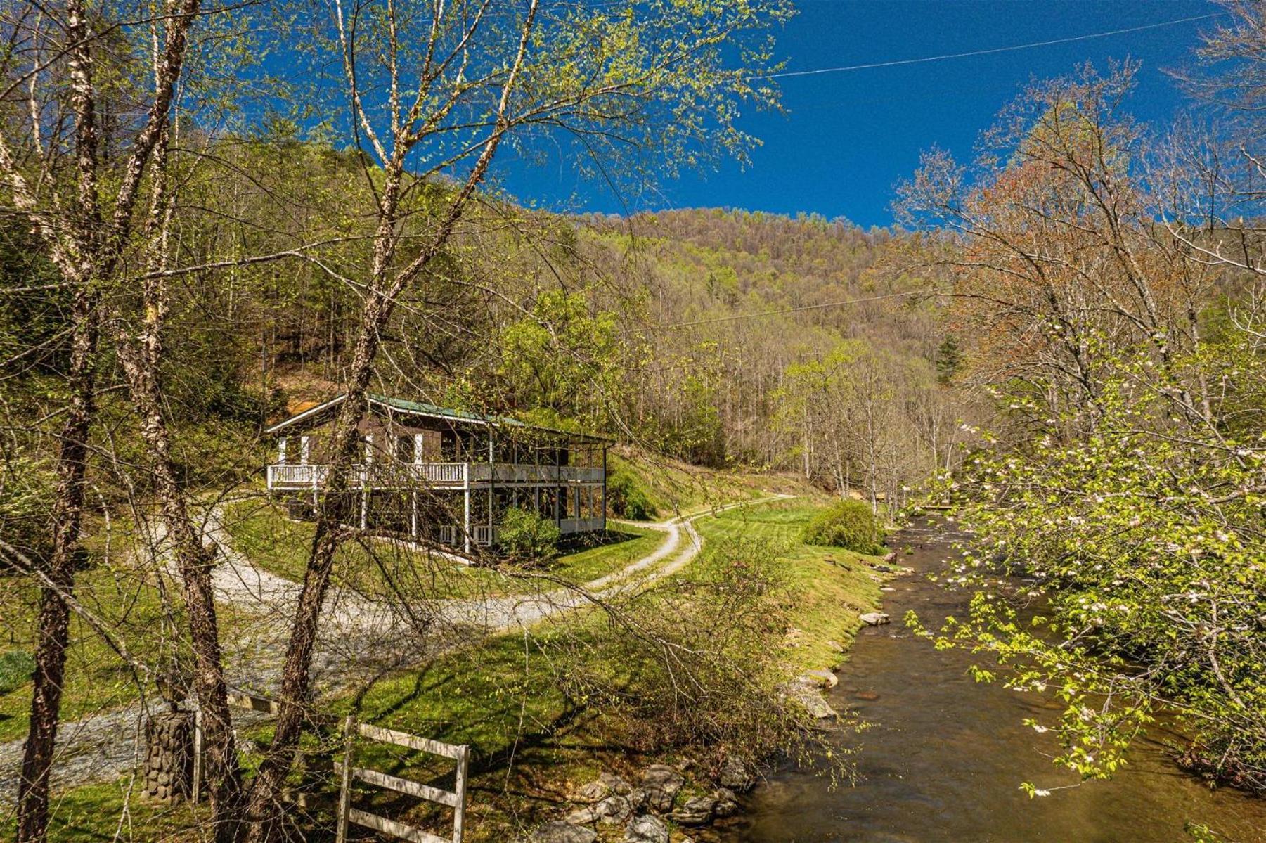 Waterfall Hideaway Bryson City Exterior photo